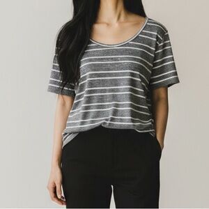 Banana Republic Striped Scoop Neck Tee in Gray & White Size XS